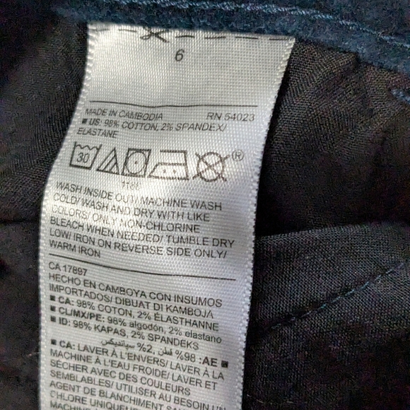 Old Navy Rockstar Mid-Rise Corduroy Jeans. Size 6 - Picture 4 of 5